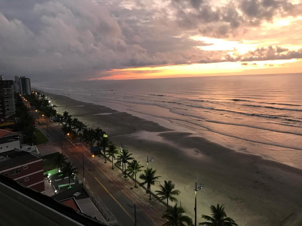 Mongagua Com Vista Para O Mar Pe Na Areia Zewnętrze zdjęcie