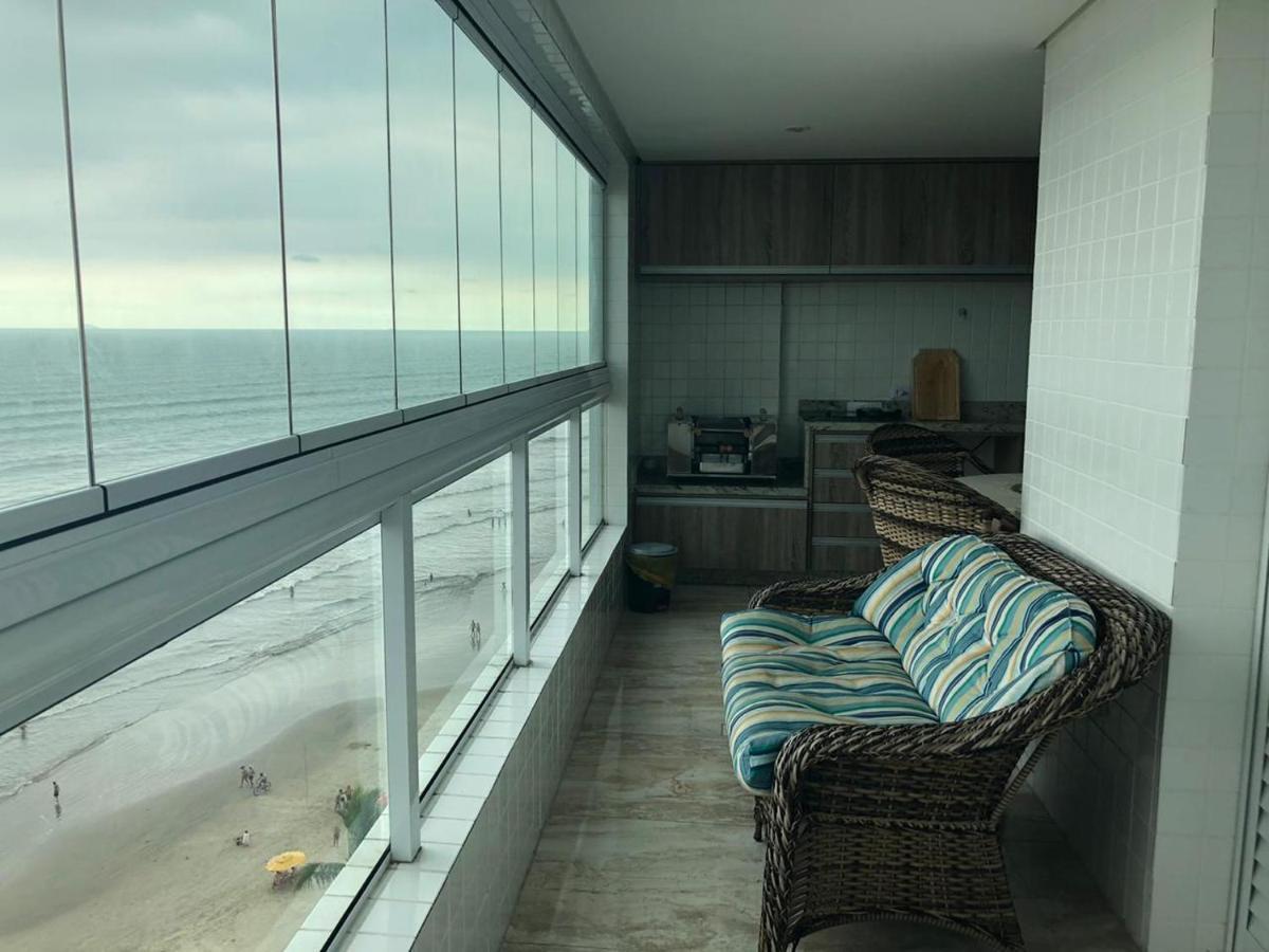 Mongagua Com Vista Para O Mar Pe Na Areia Zewnętrze zdjęcie