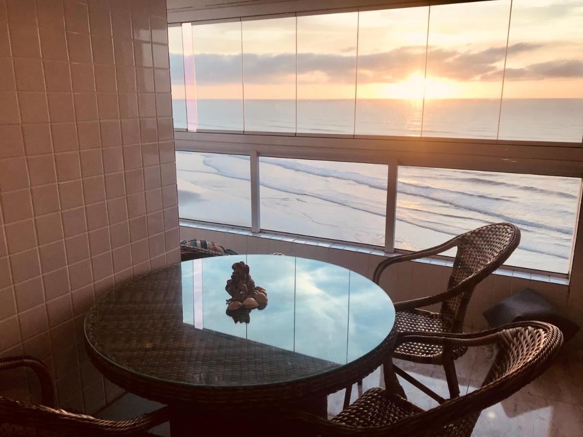 Mongagua Com Vista Para O Mar Pe Na Areia Zewnętrze zdjęcie