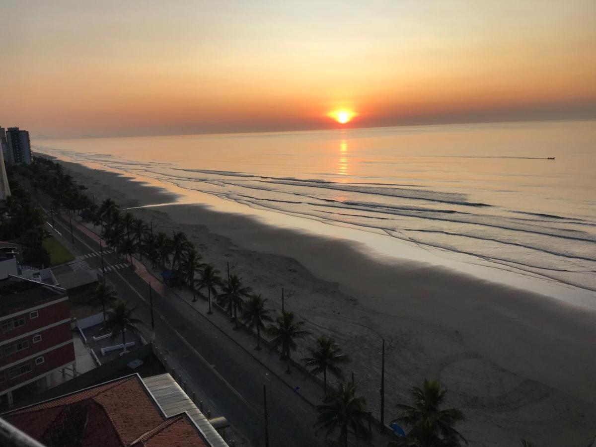 Mongagua Com Vista Para O Mar Pe Na Areia Zewnętrze zdjęcie
