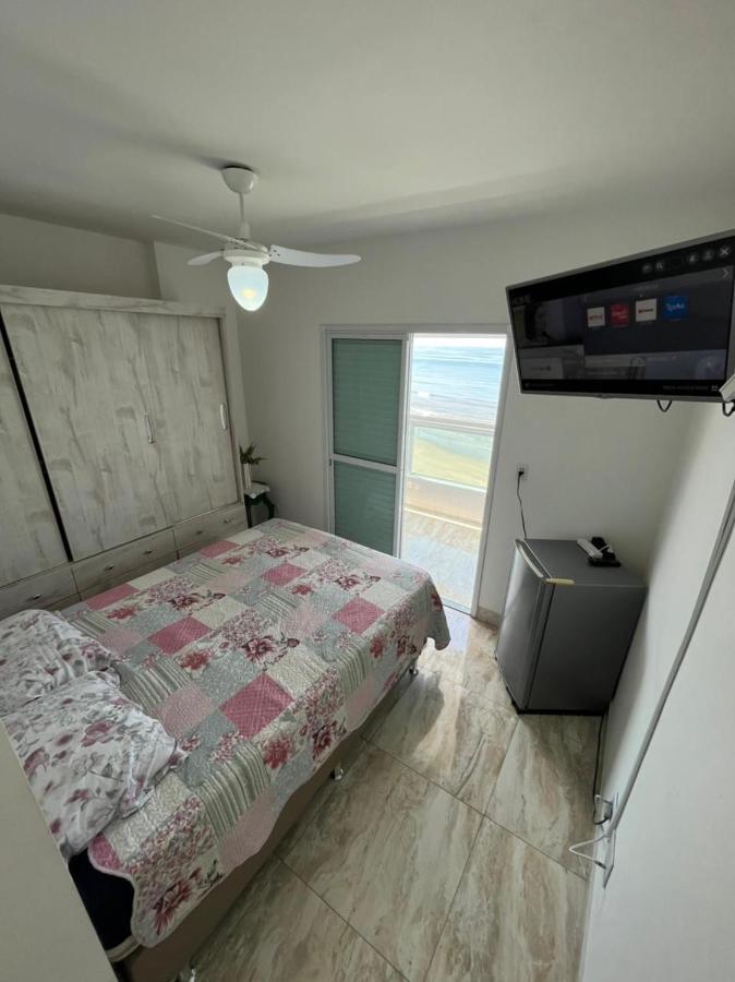 Mongagua Com Vista Para O Mar Pe Na Areia Zewnętrze zdjęcie